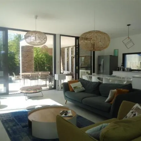 House Abatilles Avec Piscine Villa