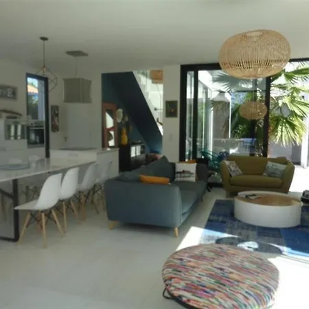 House Abatilles Avec Piscine
