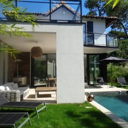 House Abatilles Avec Piscine Villa